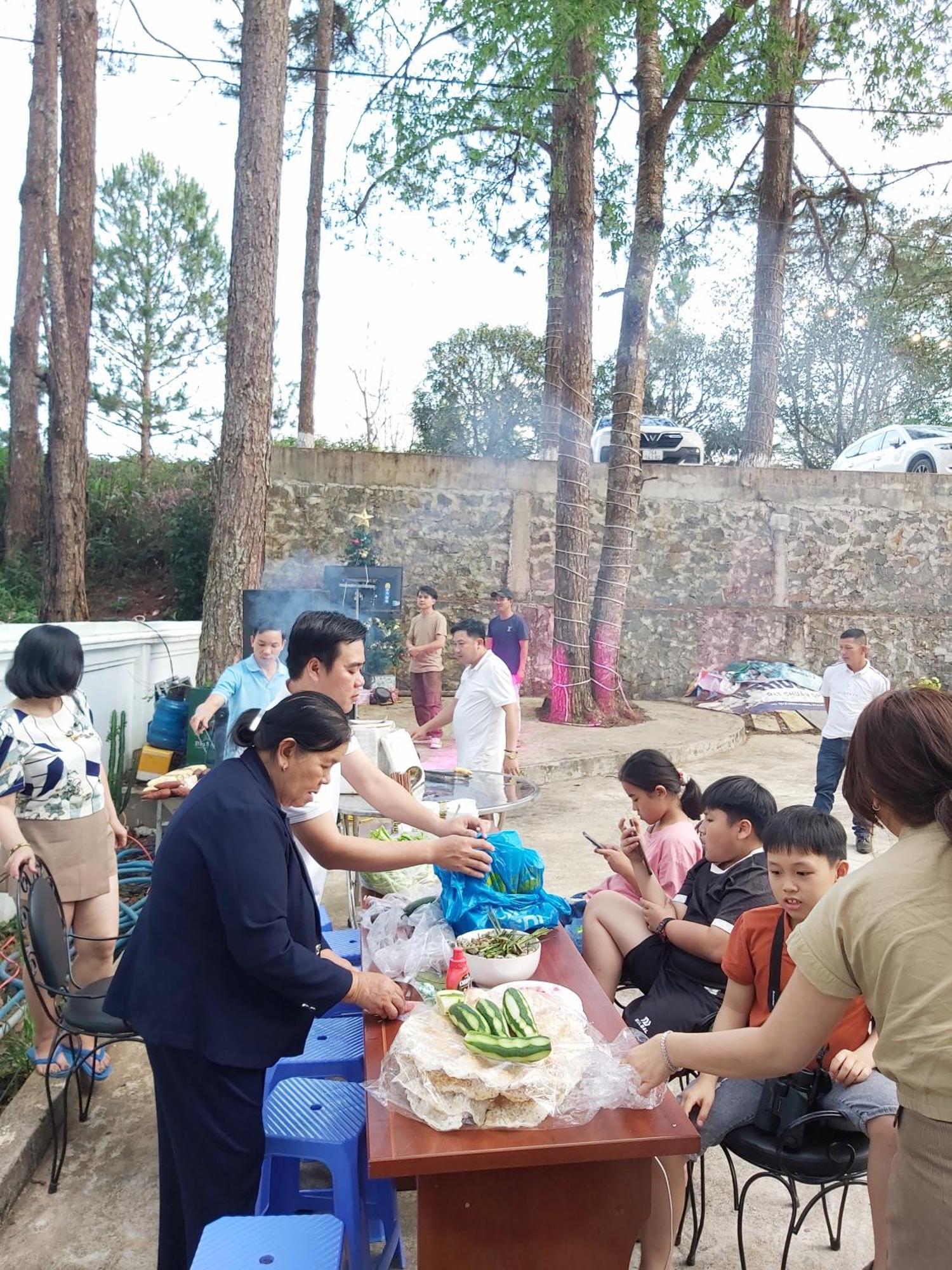 Khach San Hung Viet Hotel Kon Tum Bagian luar foto