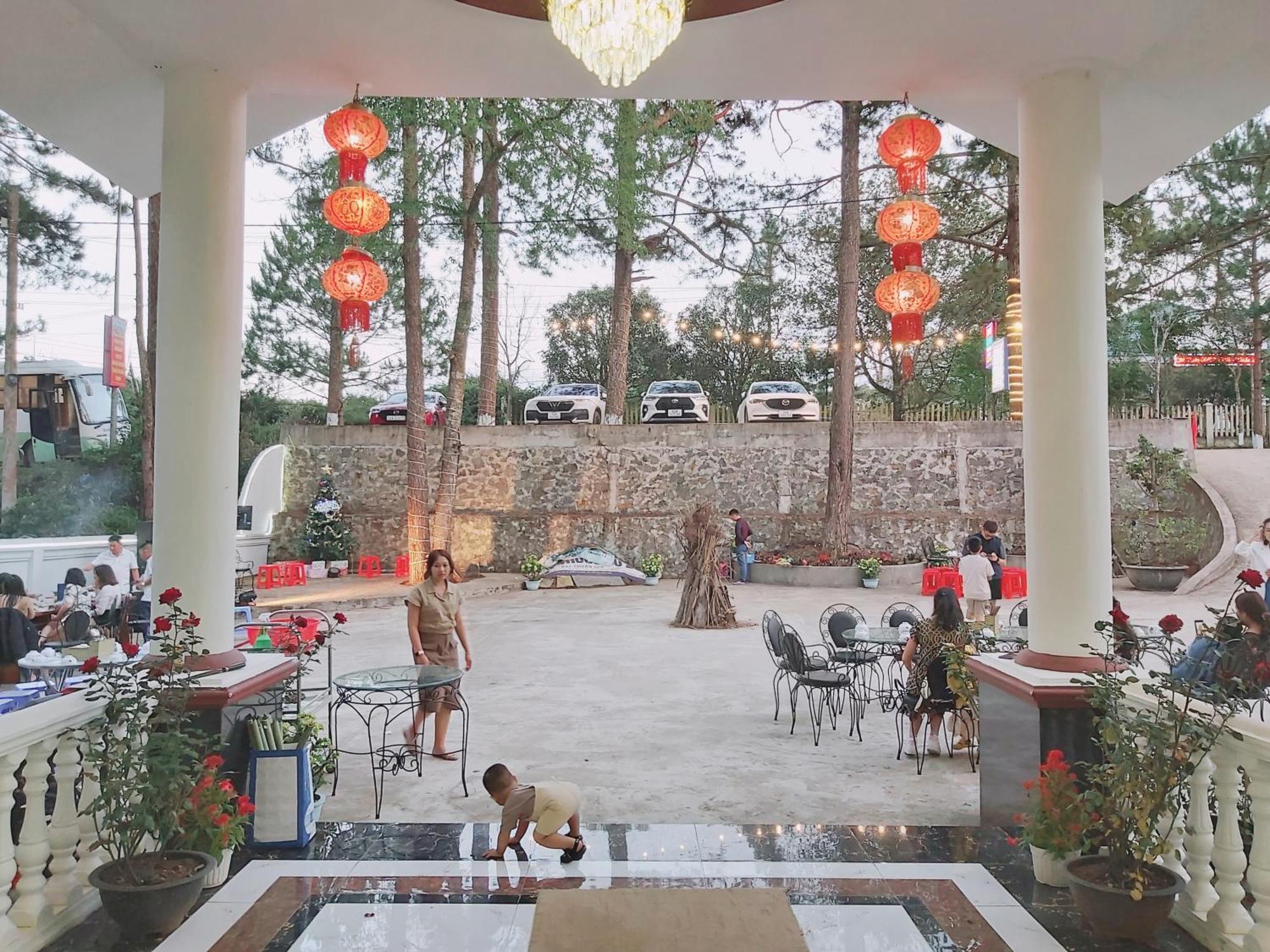 Khach San Hung Viet Hotel Kon Tum Bagian luar foto